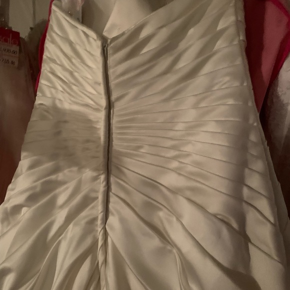 New….satin/beading….size 6 - Picture 6 of 10